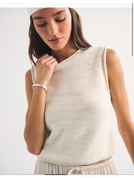 Abercrombie & Fitch Tops - Abercrombie & Fitch rollneck Cream Knit Sleeveless Top